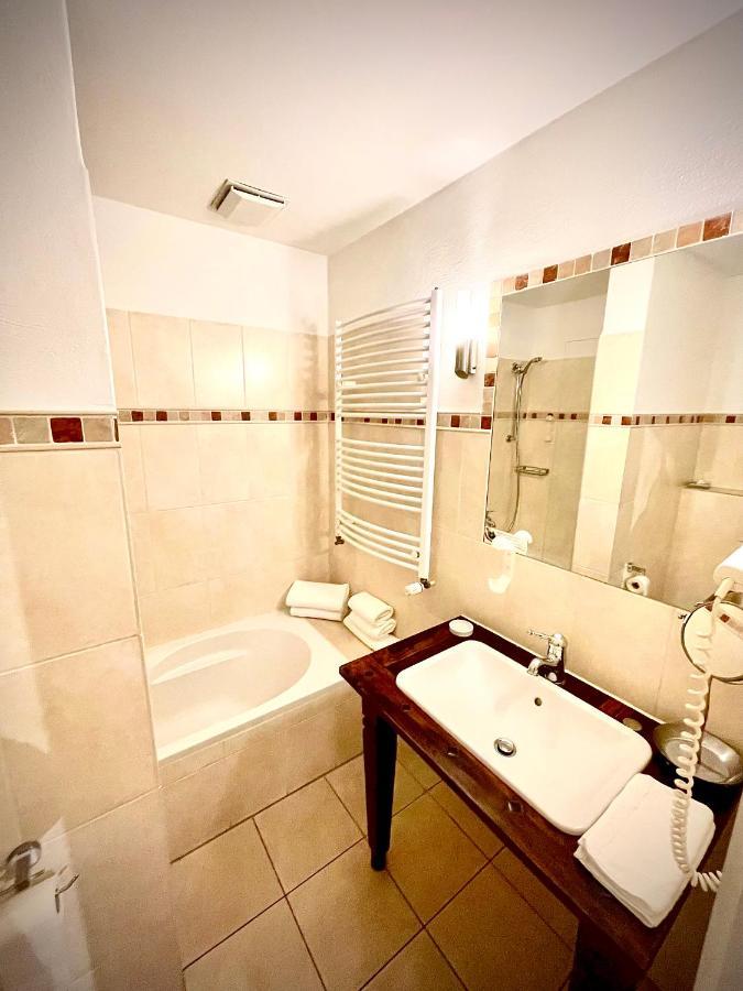 נויוויד Hotel Zur Roemerbruecke מראה חיצוני תמונה