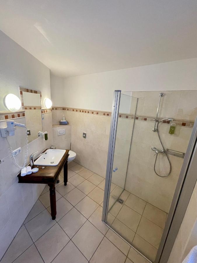 נויוויד Hotel Zur Roemerbruecke מראה חיצוני תמונה